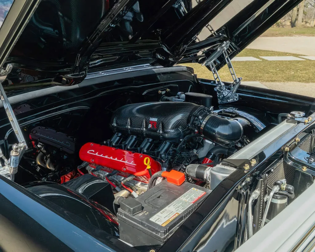 Tux 1969 Chevy K5 Blazer Restomod Engine