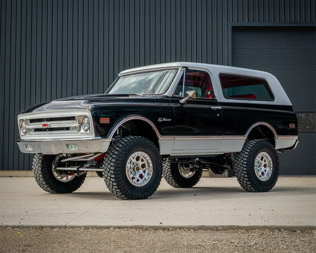 Tux 1969 Chevy K5 Blazer Restomod Exterior